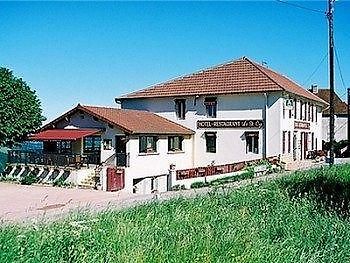 Готель Logis Le Saint Cyr Montmelard Екстер'єр фото
